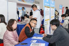 沉庆理工大学党委常委、副校长彭艳